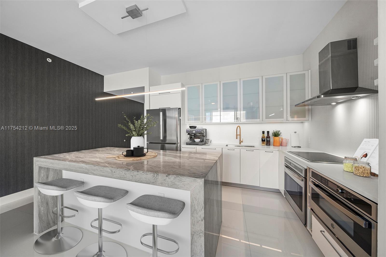 PARAMOUNT BAY CONDO - Residential