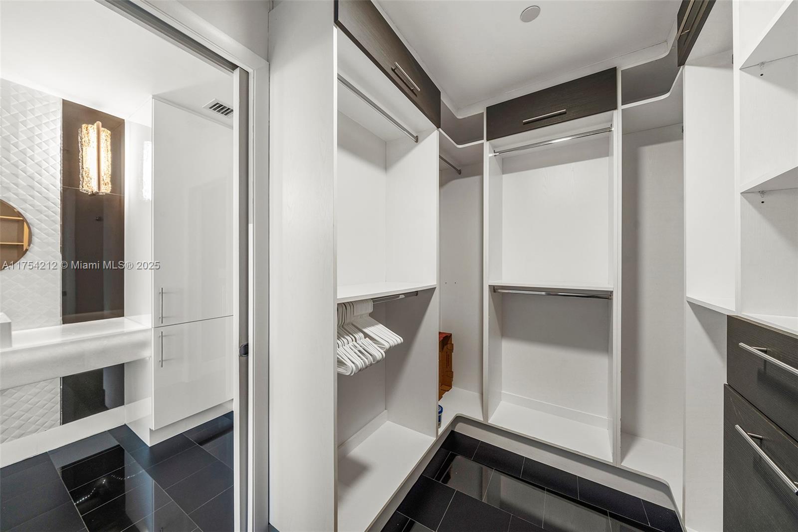 PARAMOUNT BAY CONDO - Residential