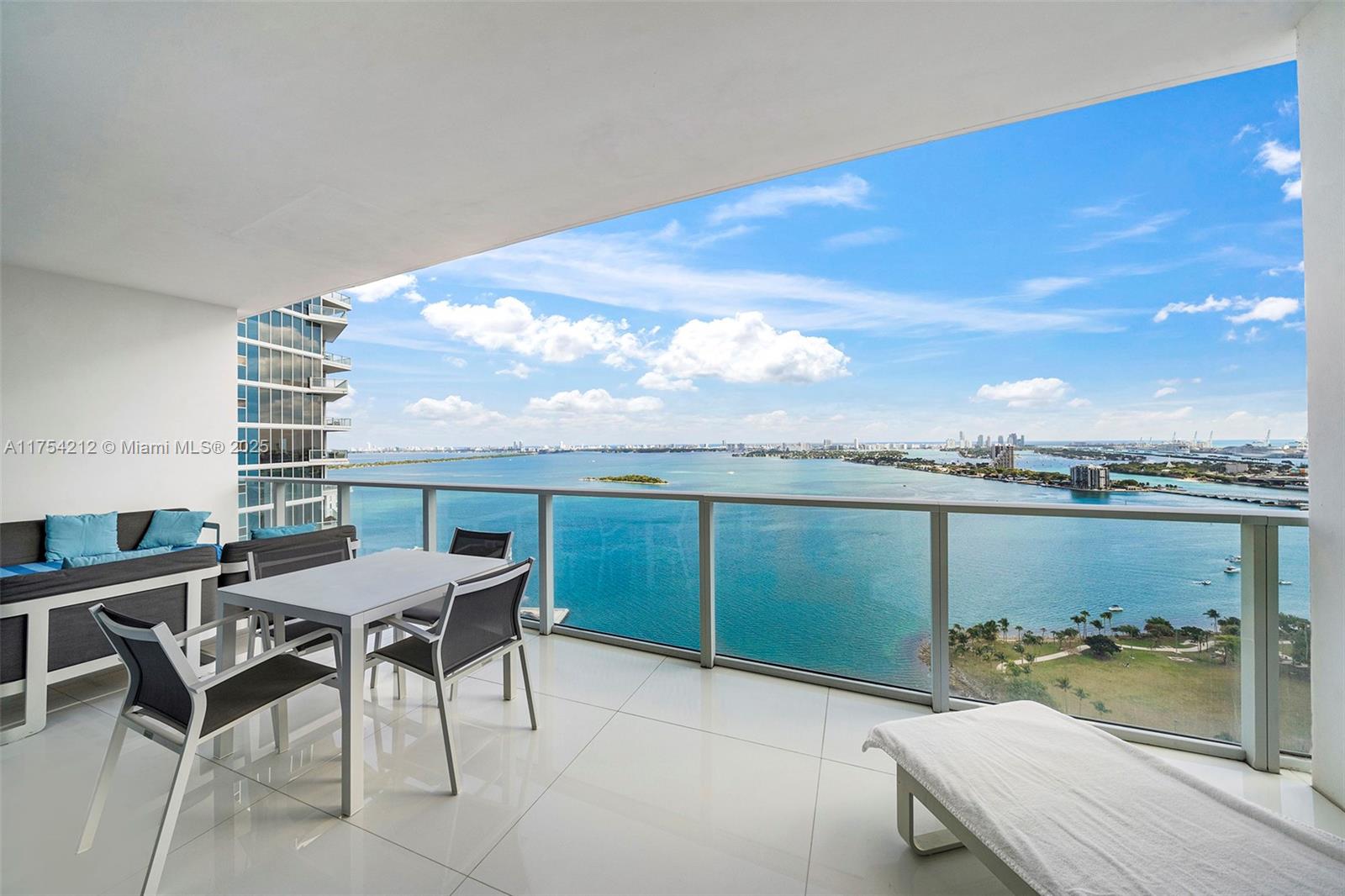 2020 N Bayshore Dr 2907