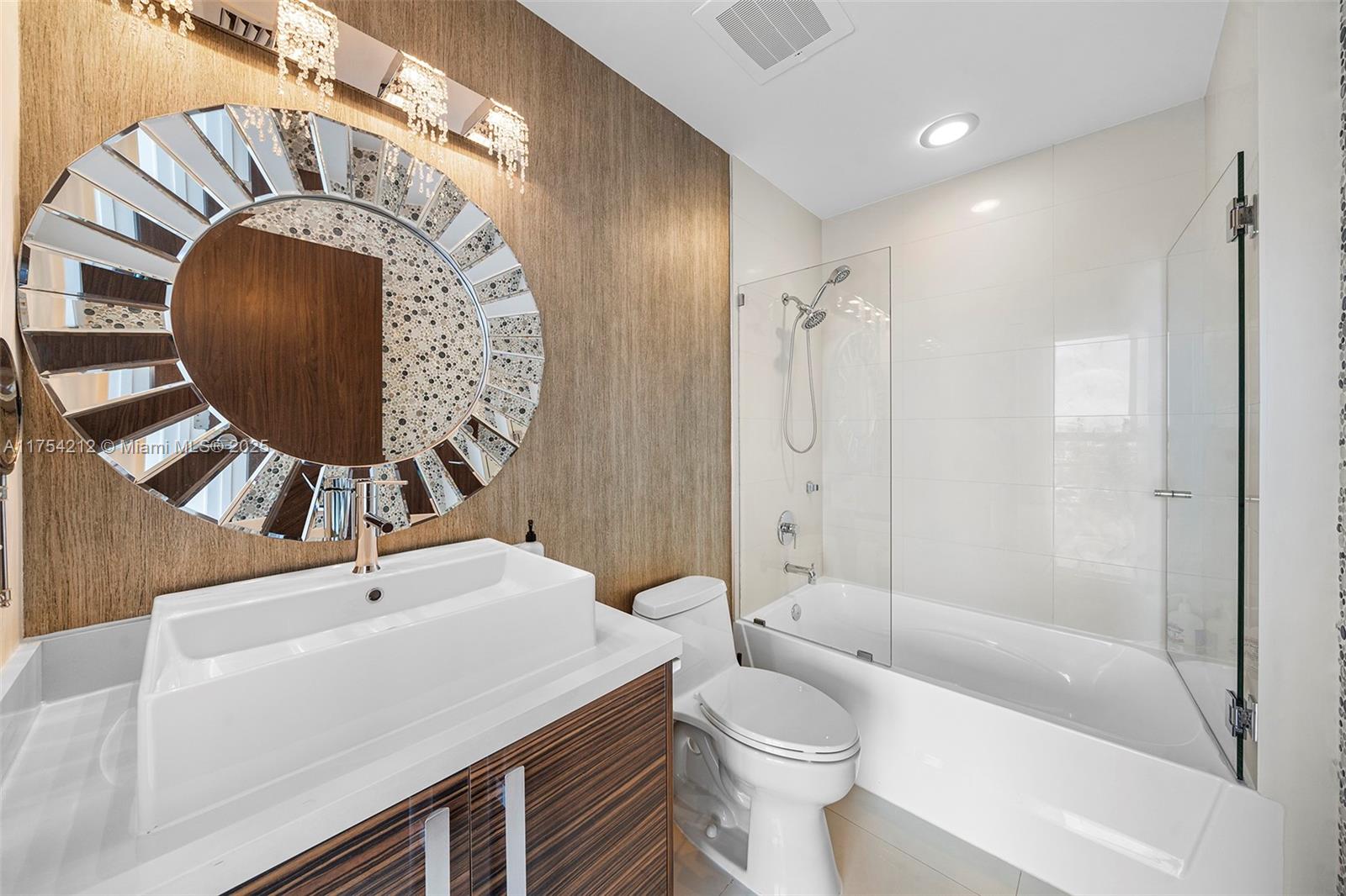 PARAMOUNT BAY CONDO - Residential