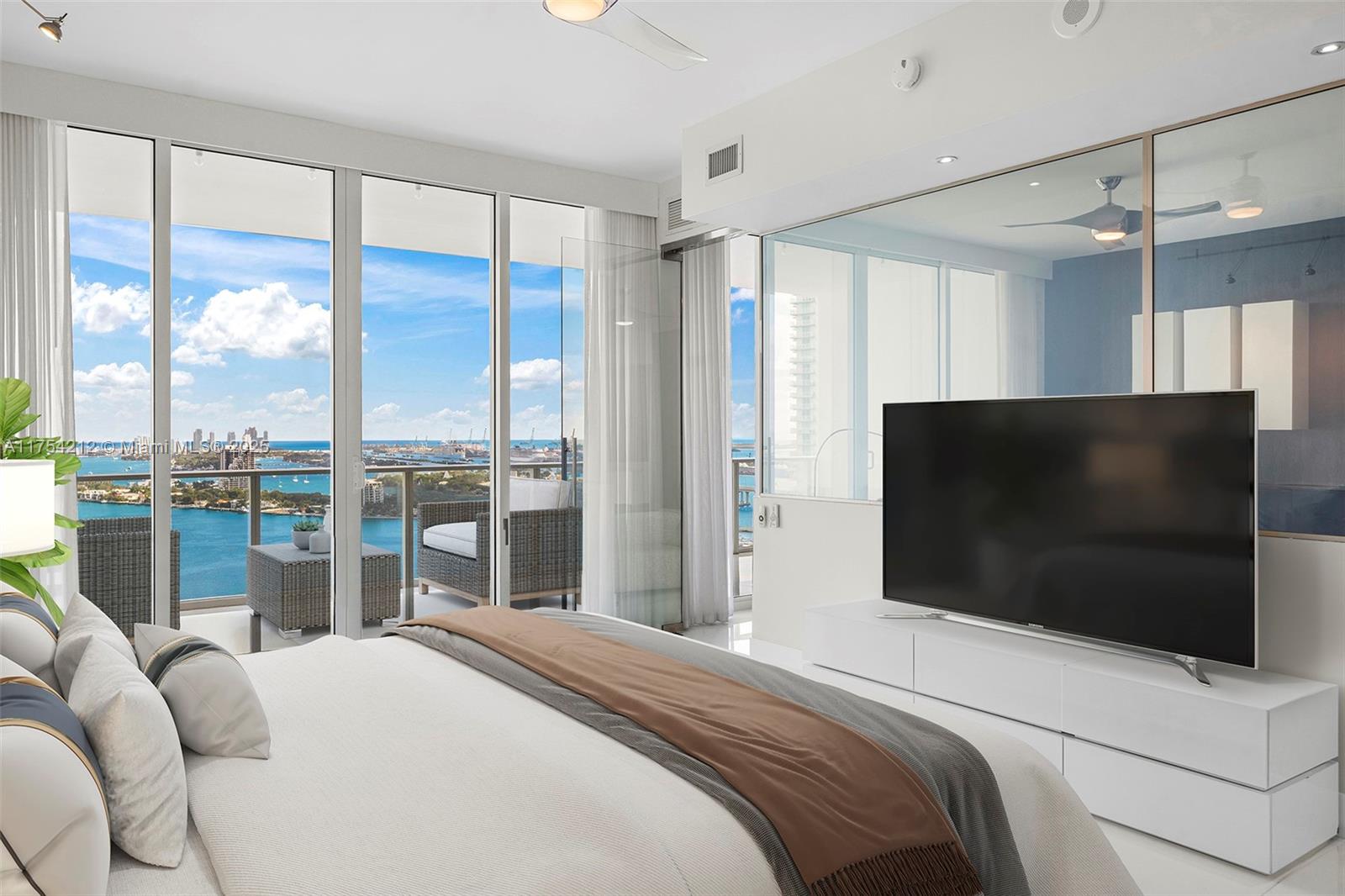 PARAMOUNT BAY CONDO - Residential