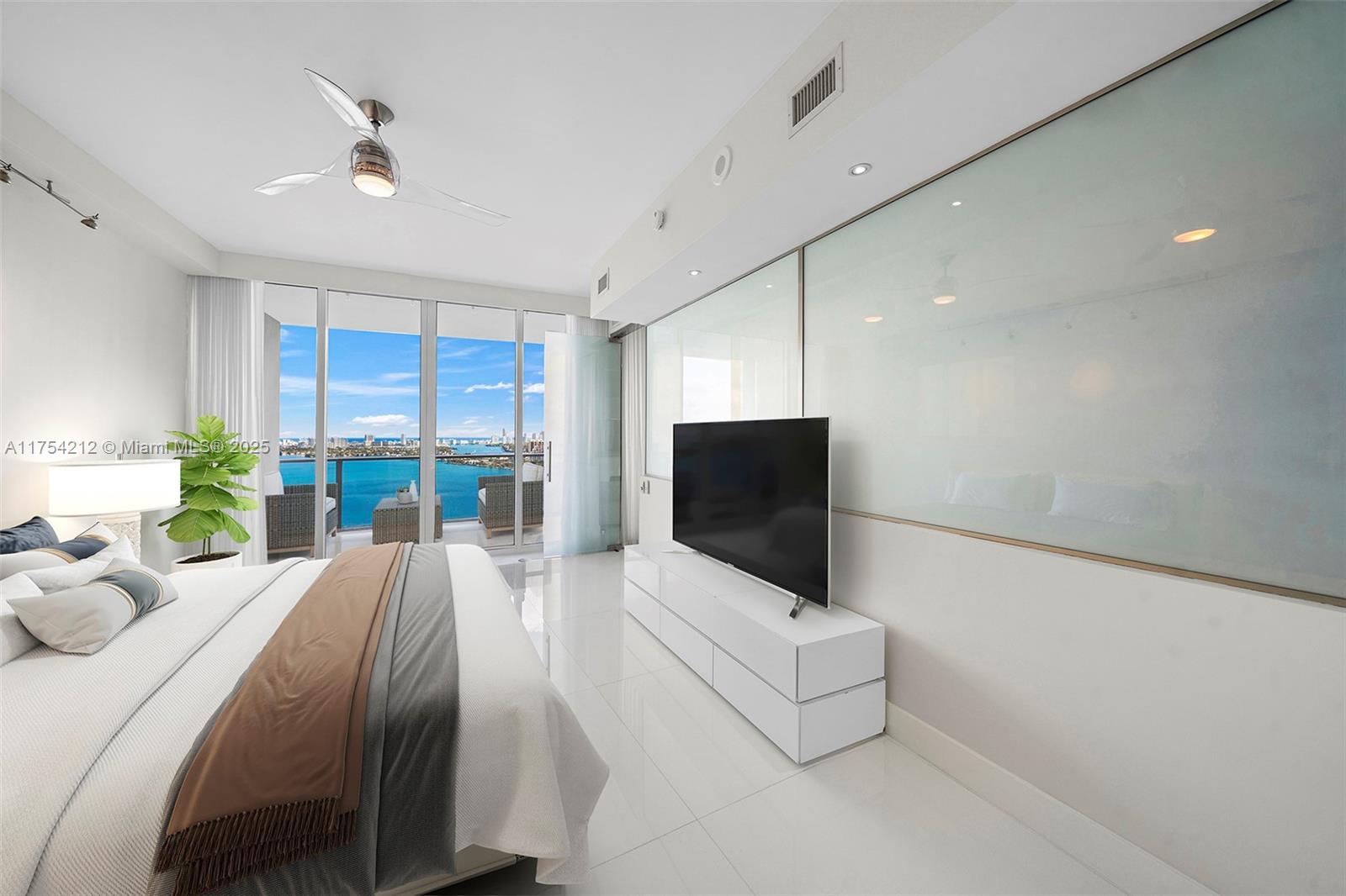 PARAMOUNT BAY CONDO - Residential