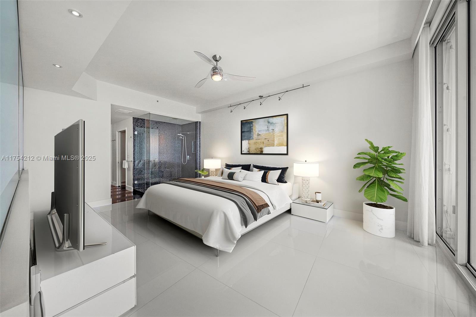 PARAMOUNT BAY CONDO - Residential