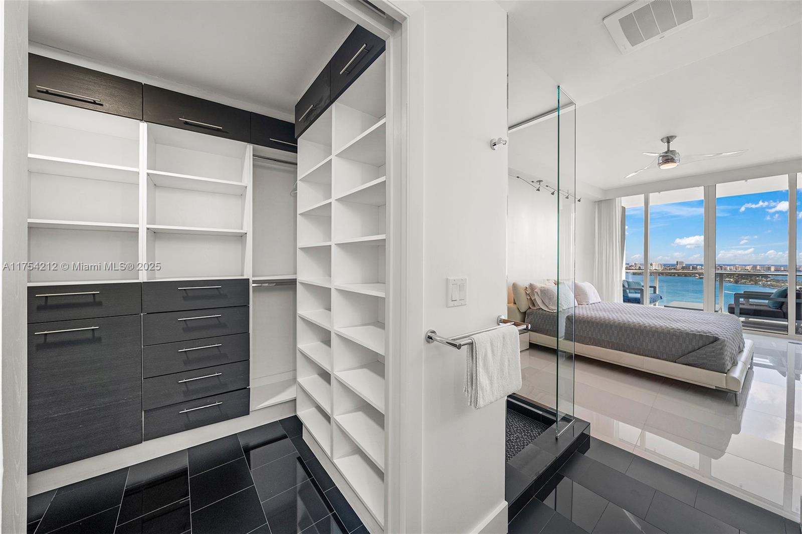 PARAMOUNT BAY CONDO - Residential