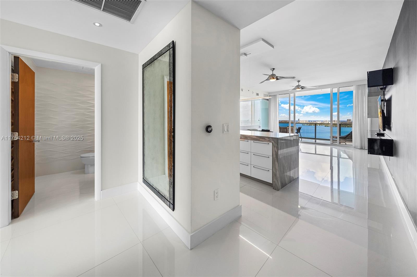 PARAMOUNT BAY CONDO - Residential