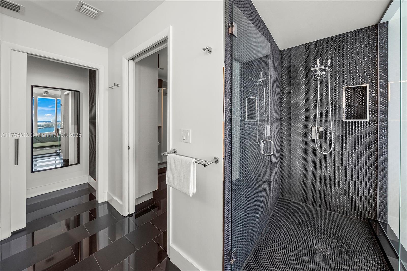 PARAMOUNT BAY CONDO - Residential