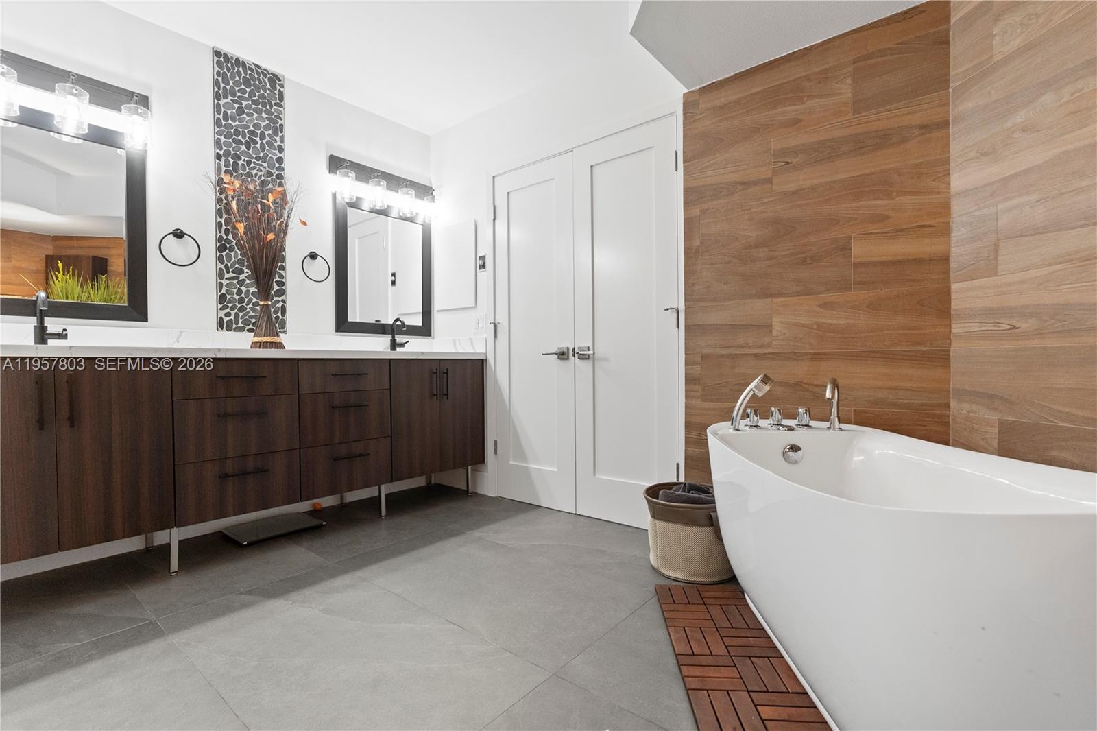 MYSTIC POINTE CONDO NO ON - Residential Lease