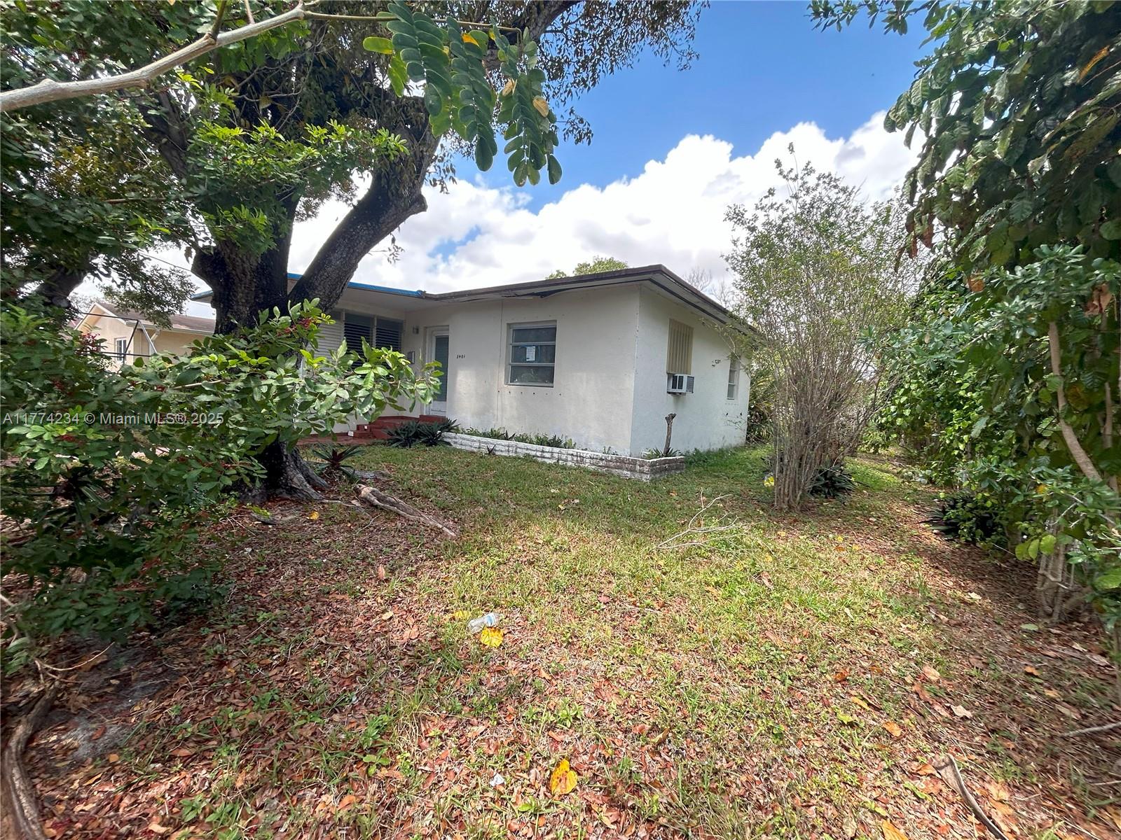 3401 Sw 14th St, Miami, Broward County, Florida - 2 Bedrooms  
1 Bathrooms - 