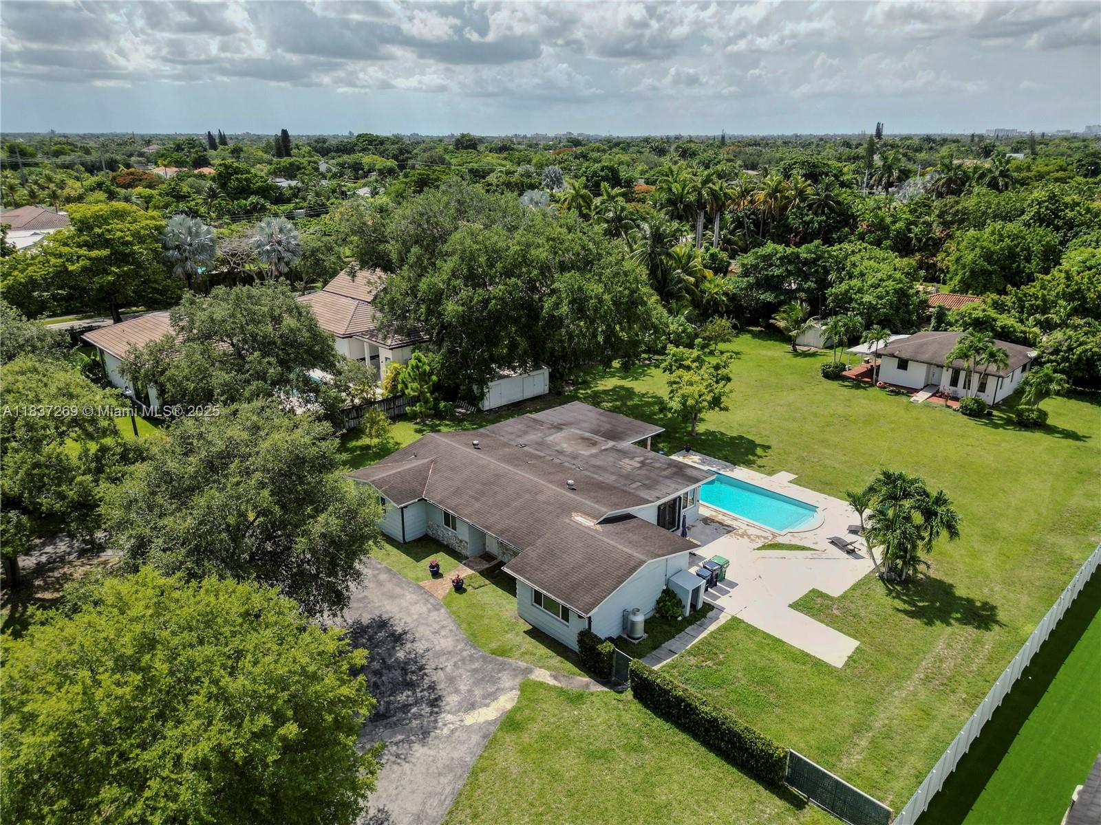 10111 SW 66th St, Miami, FL, 33173/$1,999,999 1 10111 SW 66th St
