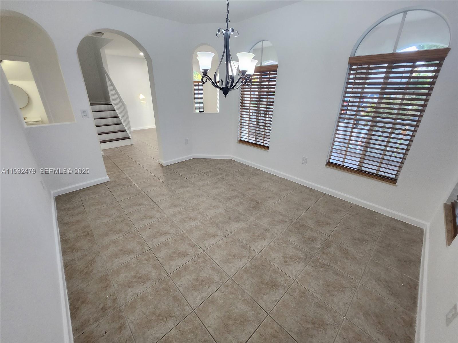 MANDARIN LAKES - Residential Lease