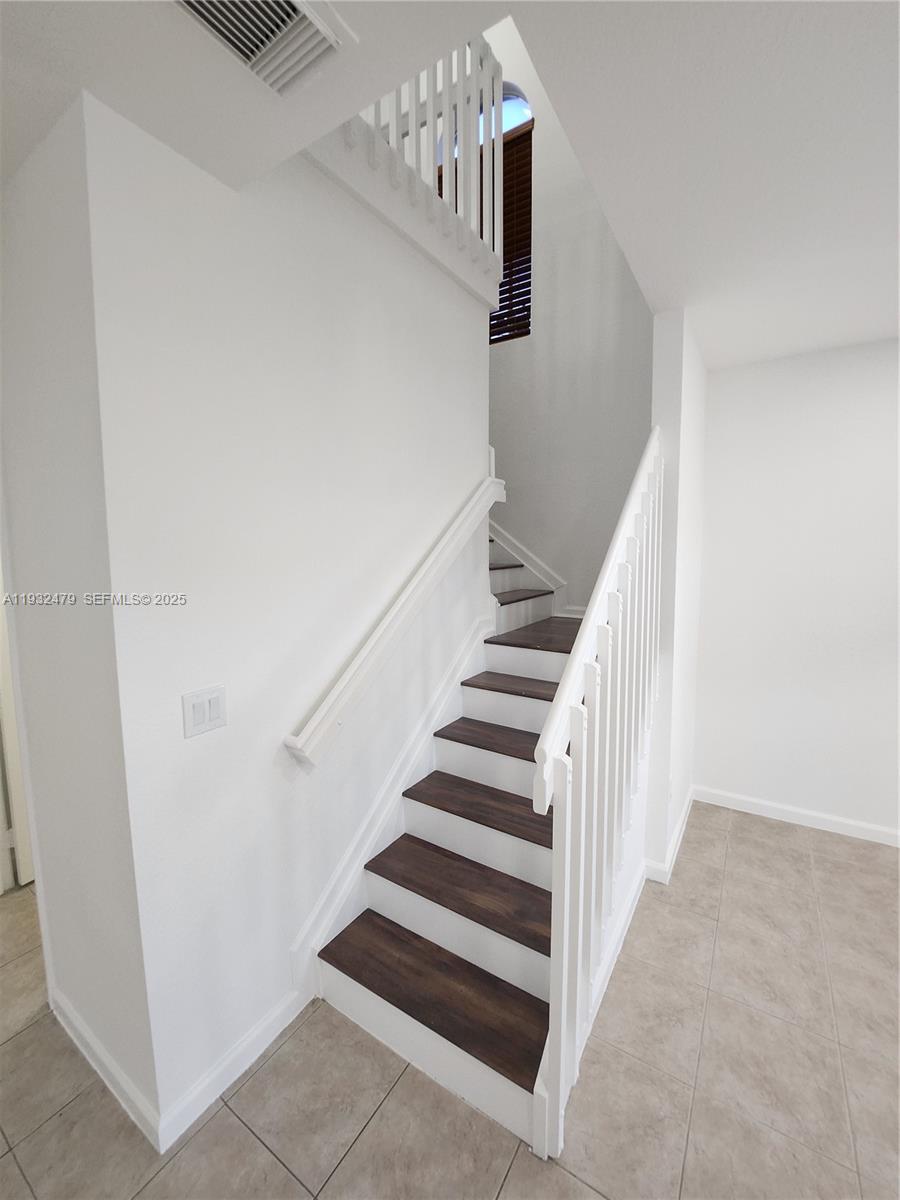 MANDARIN LAKES - Residential Lease