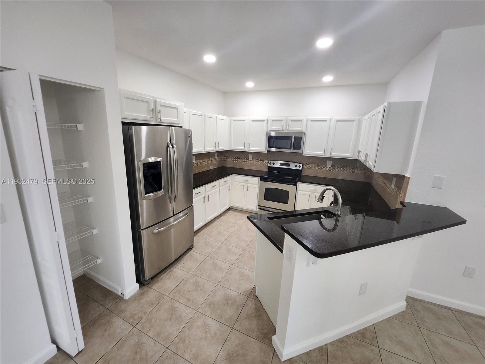 MANDARIN LAKES - Residential Lease