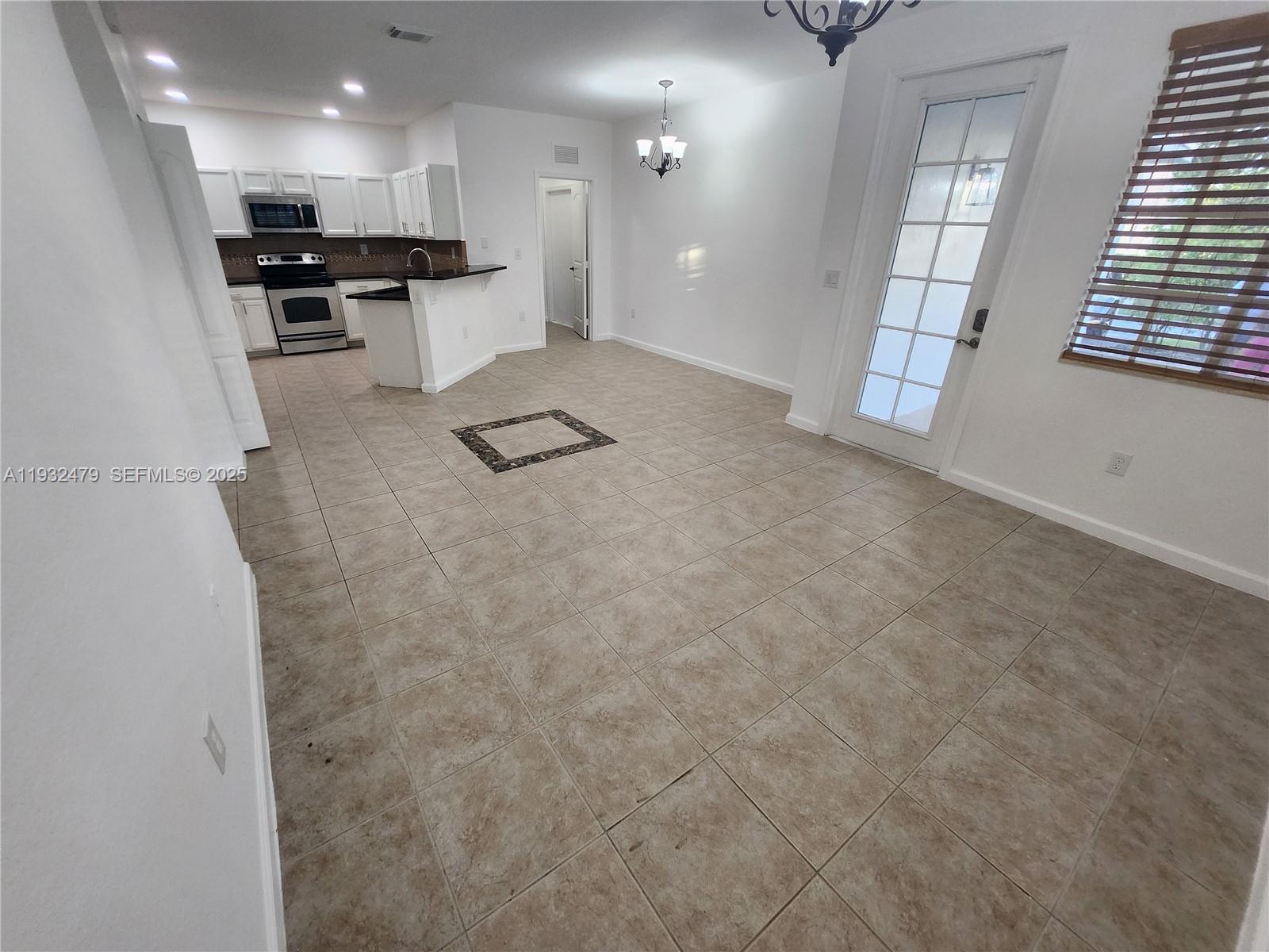 MANDARIN LAKES - Residential Lease