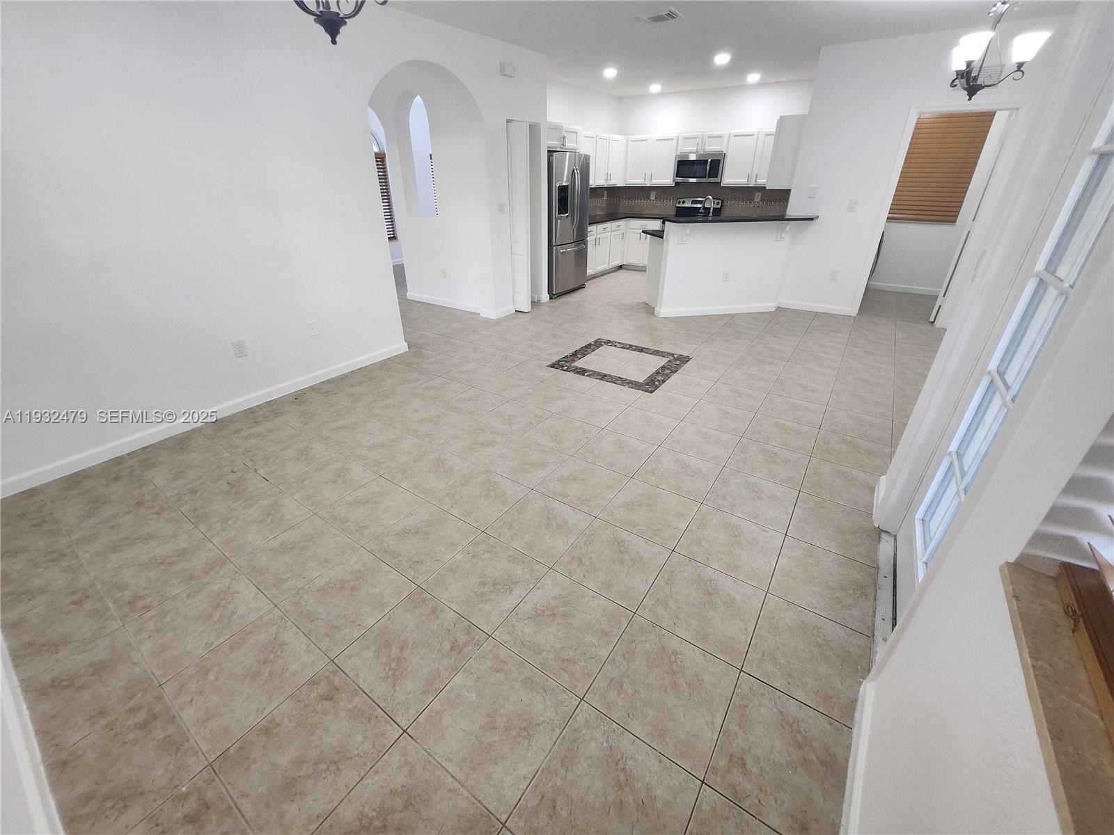 MANDARIN LAKES - Residential Lease