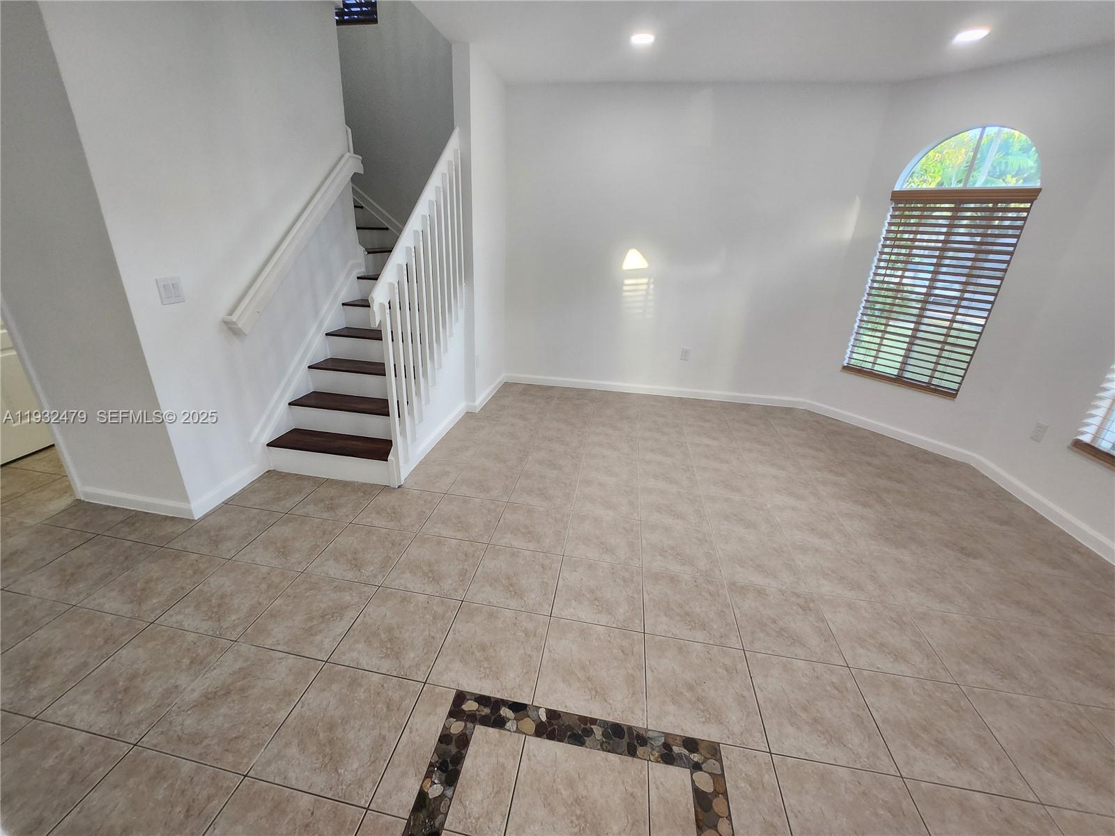 MANDARIN LAKES - Residential Lease