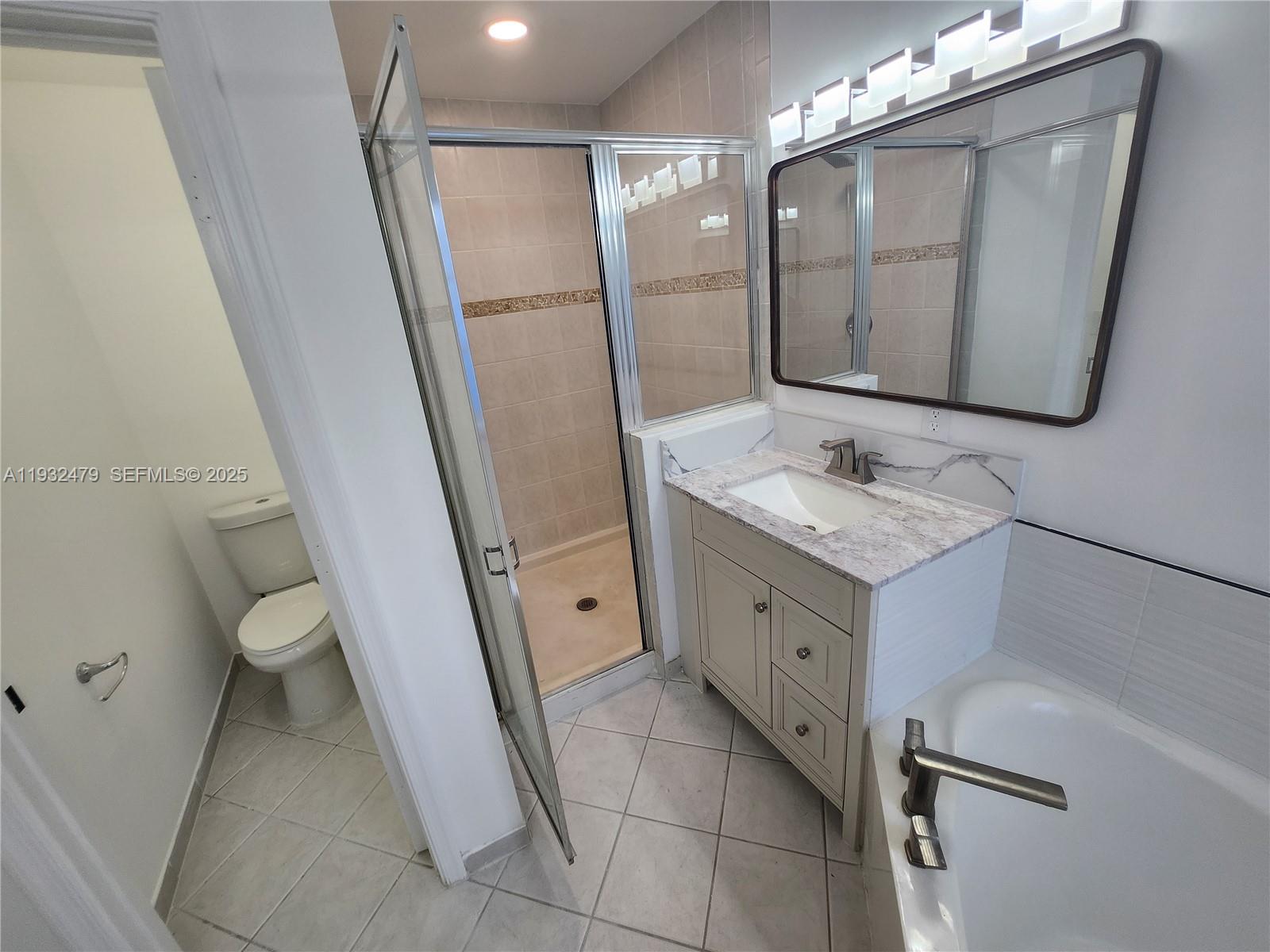 MANDARIN LAKES - Residential Lease