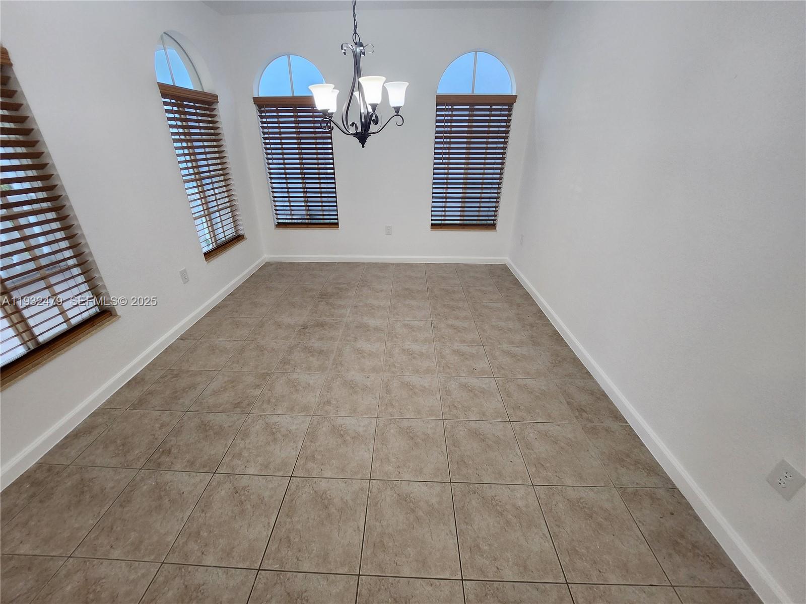 MANDARIN LAKES - Residential Lease