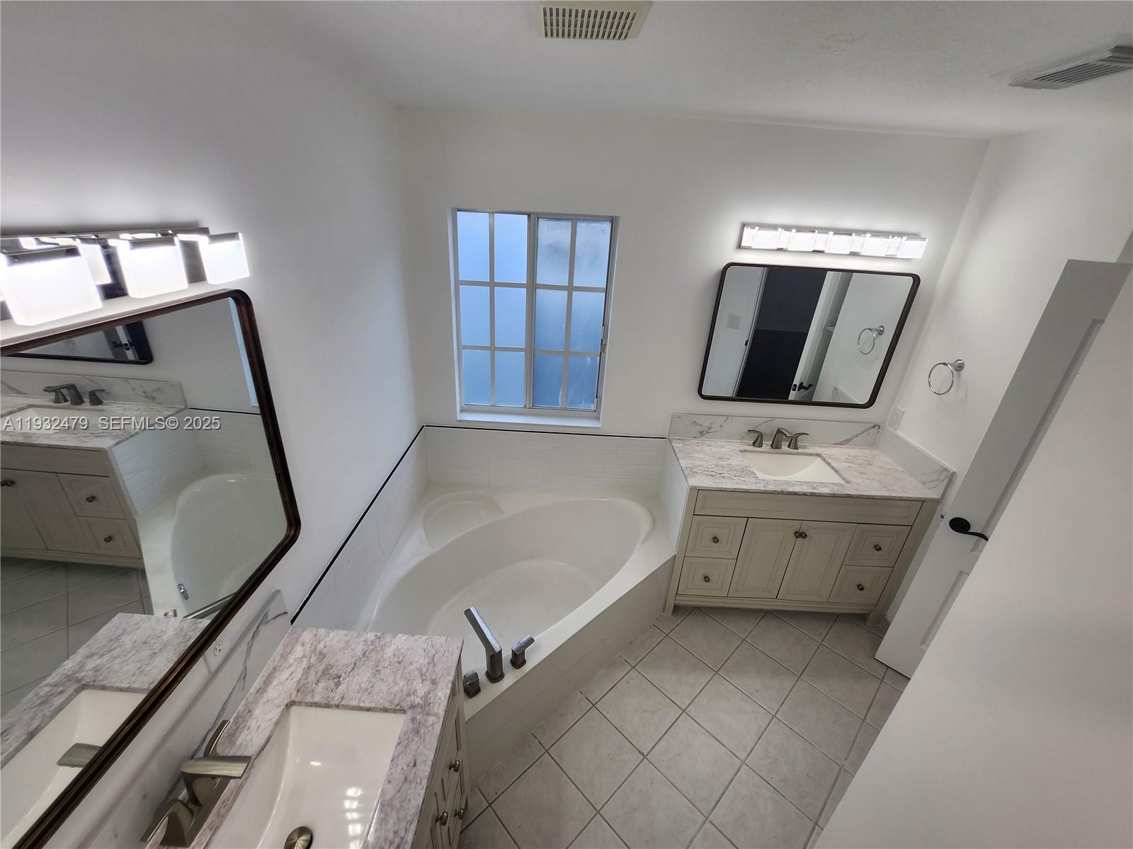 MANDARIN LAKES - Residential Lease