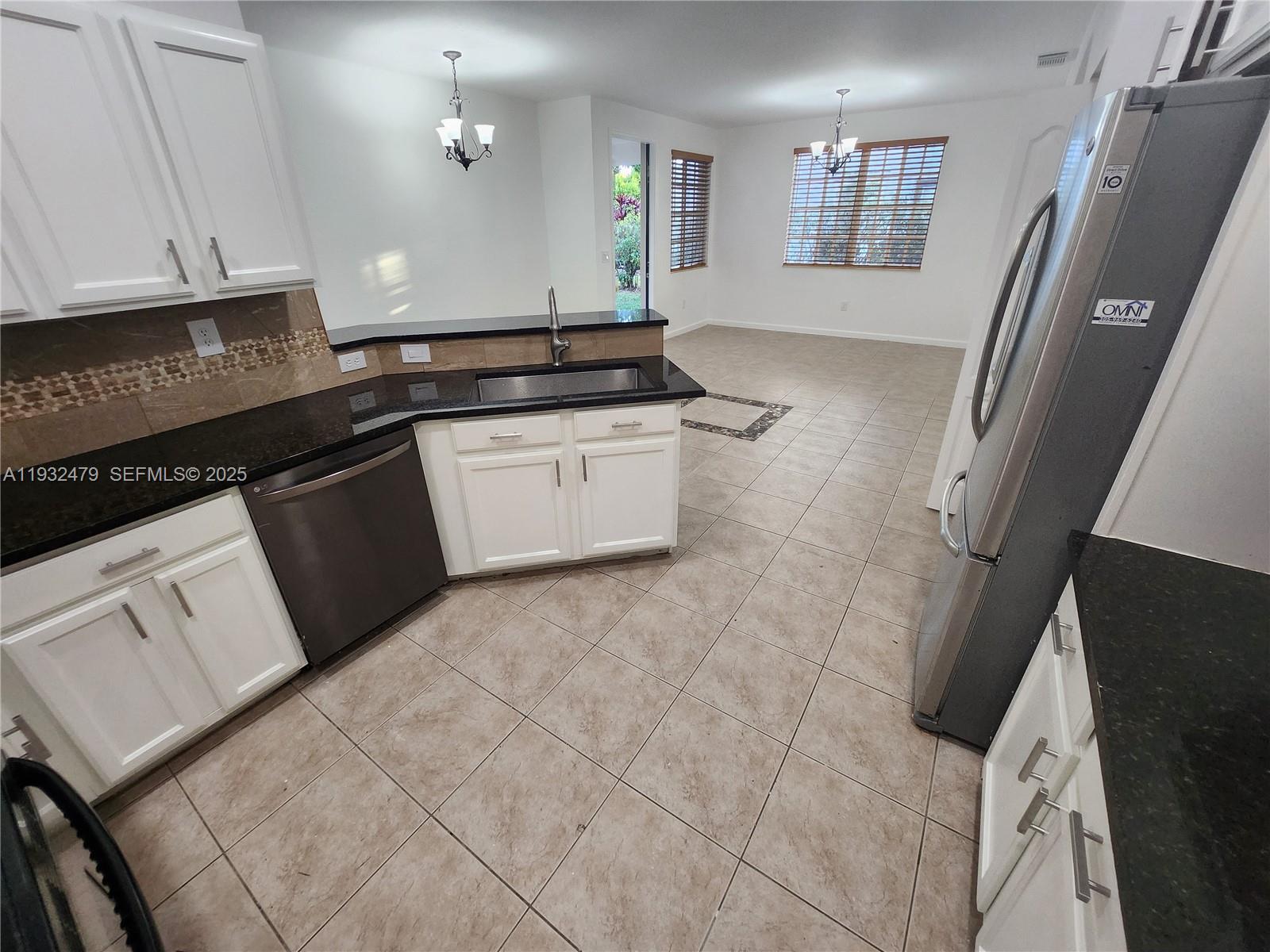 MANDARIN LAKES - Residential Lease