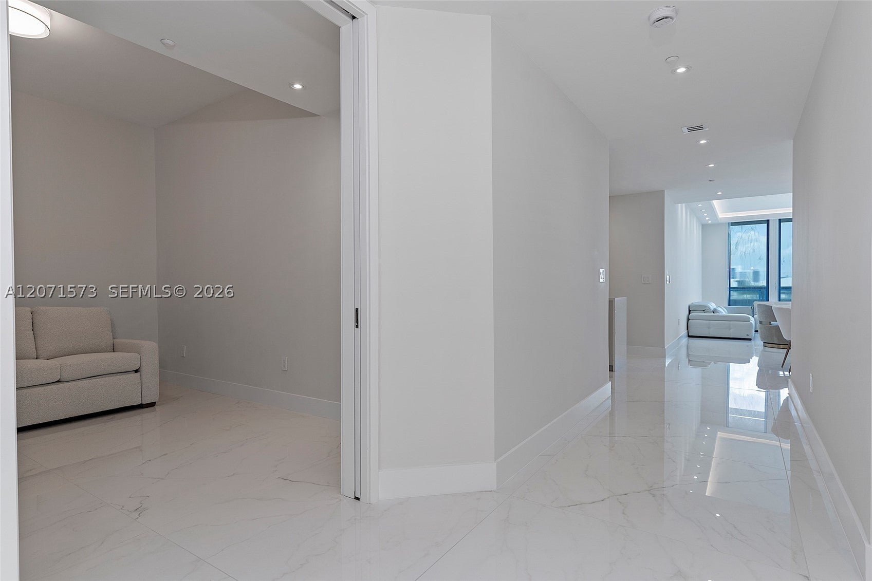 100 S Pointe Dr 910