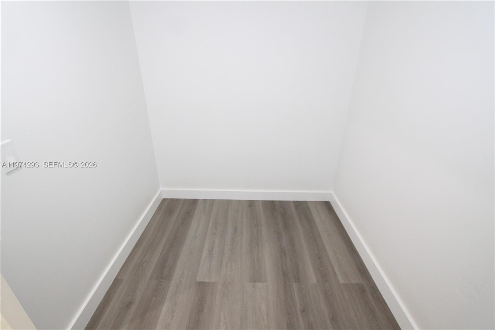 COUNTRY SEC 2 - Residential