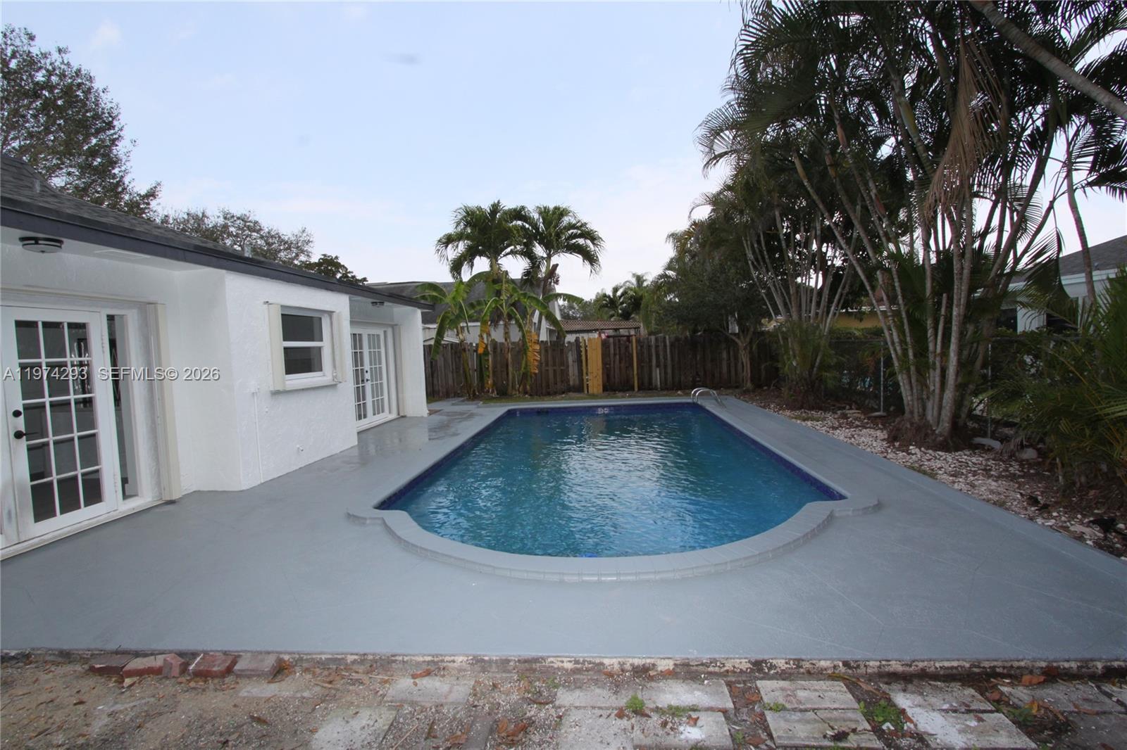 COUNTRY SEC 2 - Residential