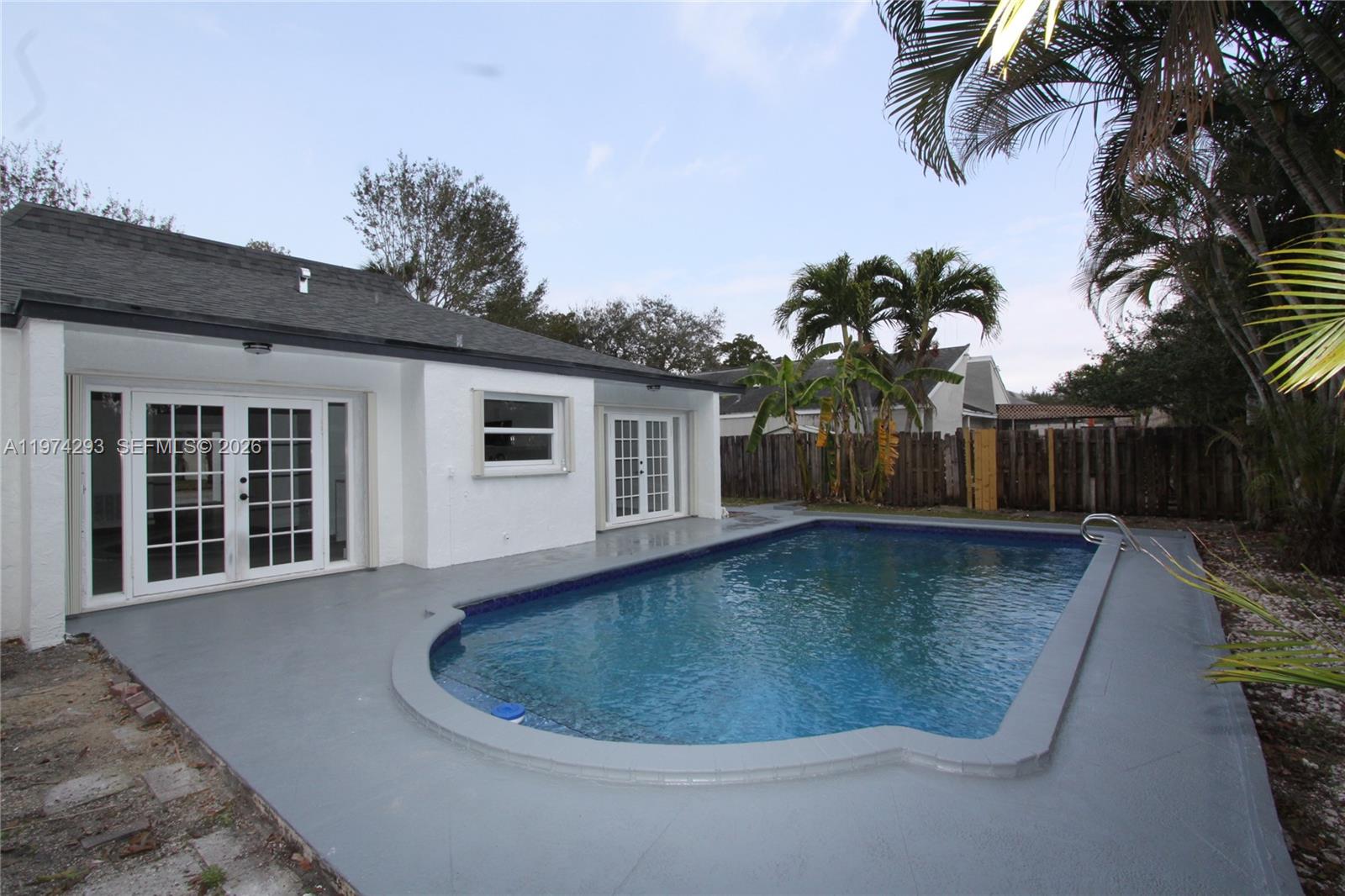 COUNTRY SEC 2 - Residential