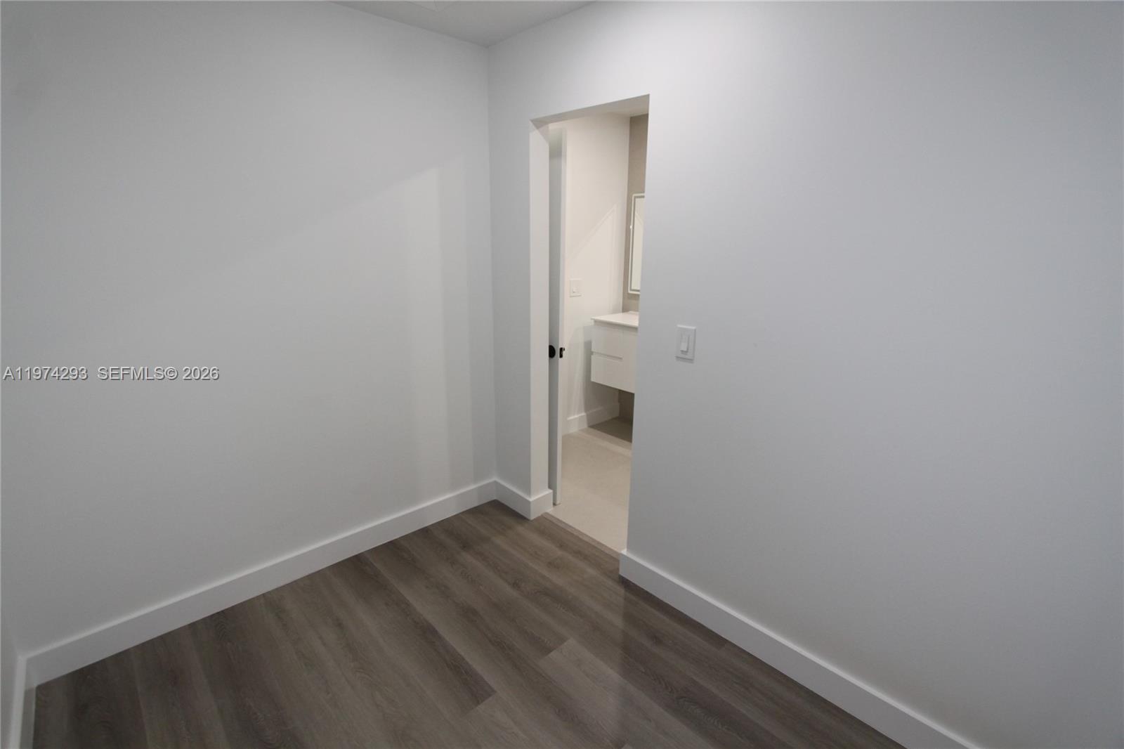 COUNTRY SEC 2 - Residential