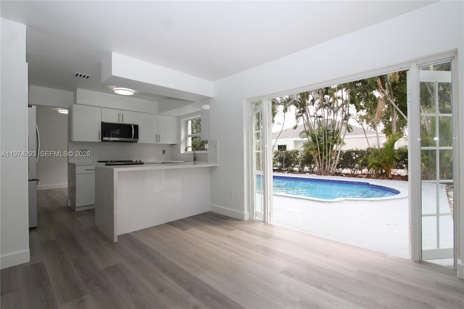 COUNTRY SEC 2 - Residential