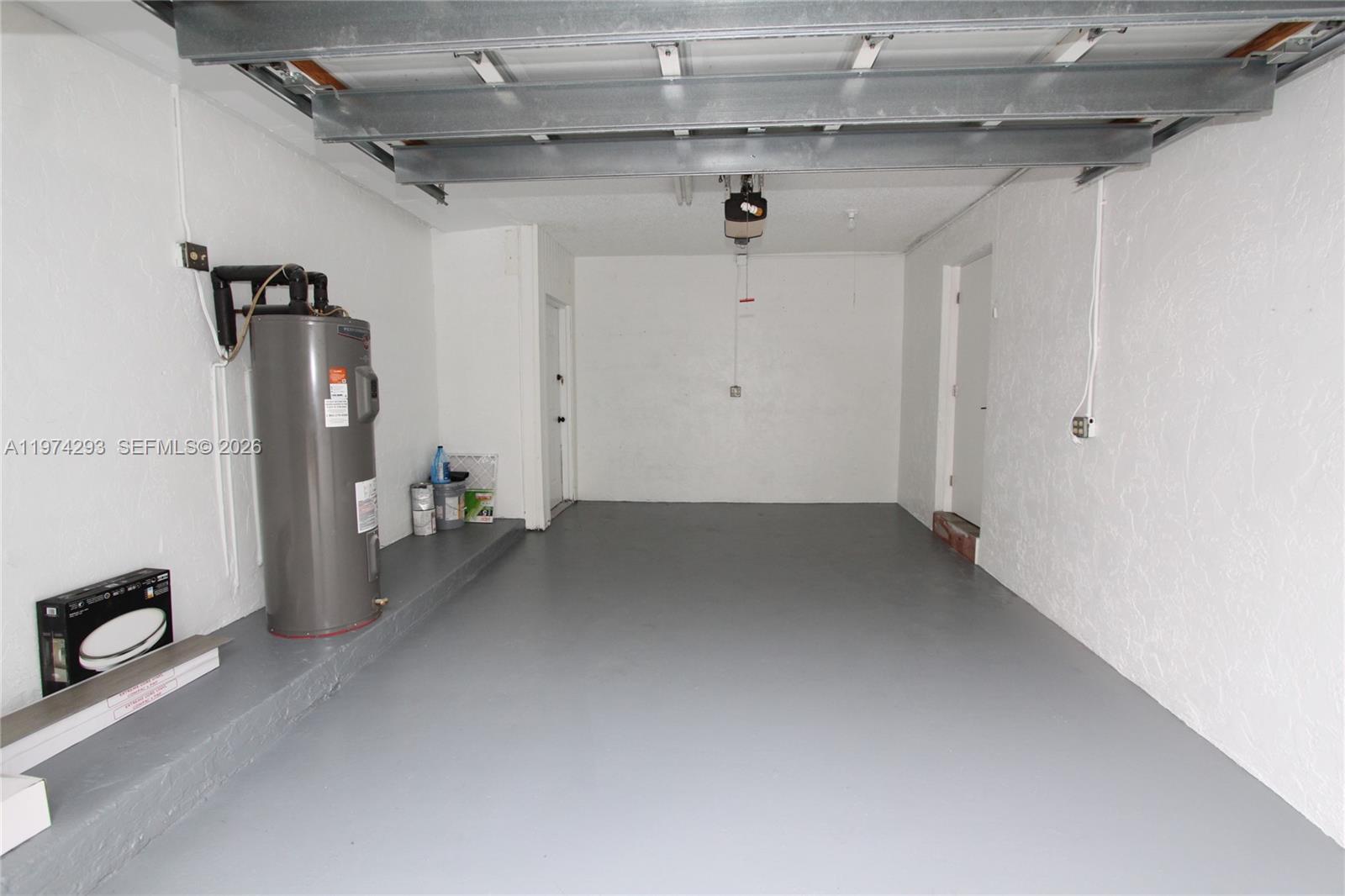 COUNTRY SEC 2 - Residential