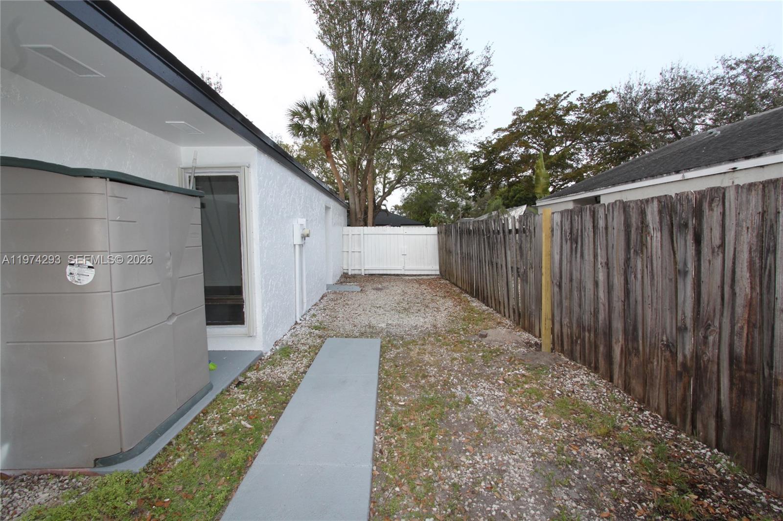 COUNTRY SEC 2 - Residential