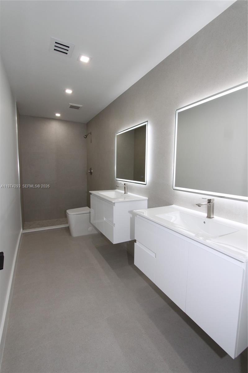 COUNTRY SEC 2 - Residential