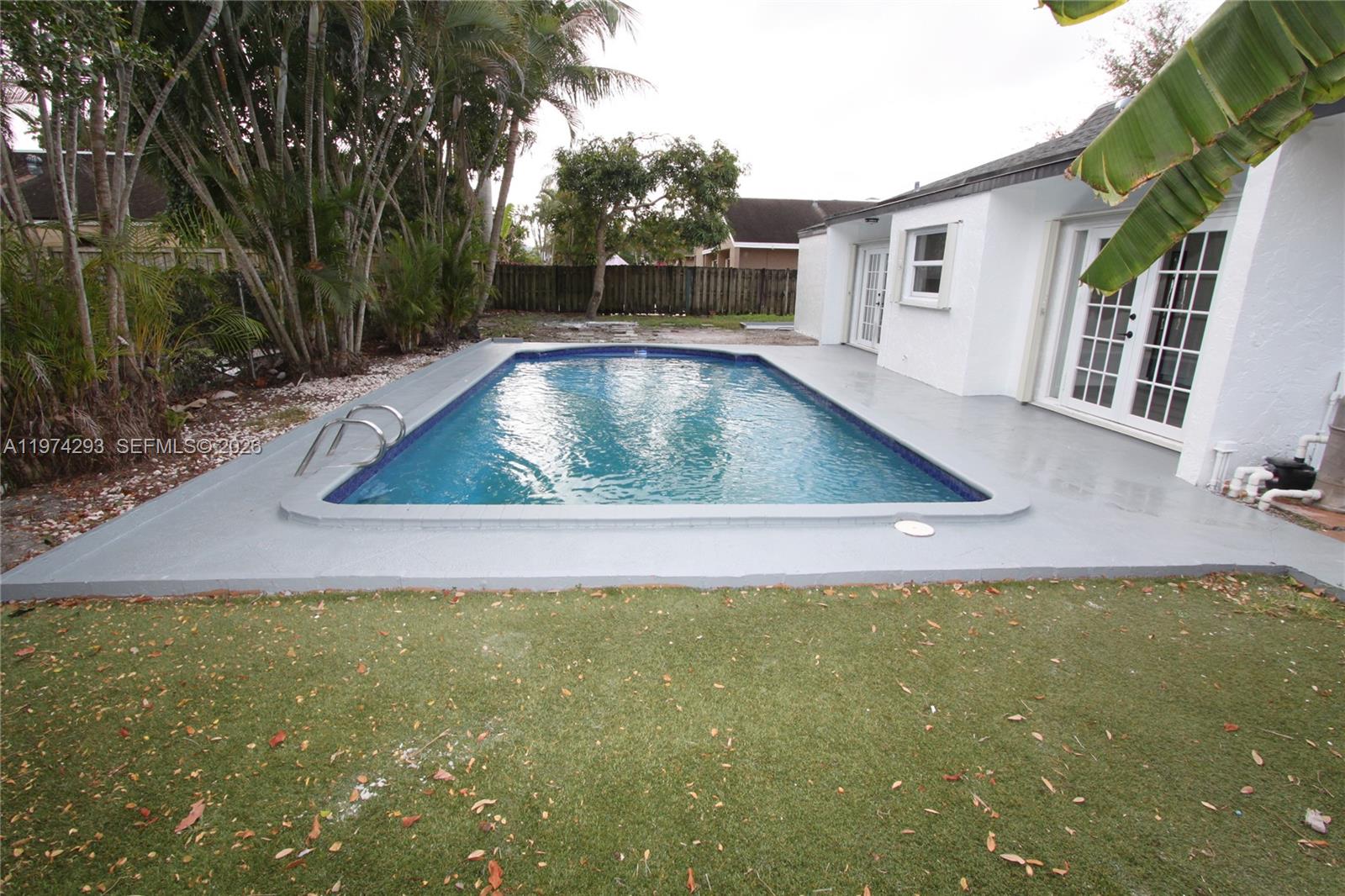 COUNTRY SEC 2 - Residential