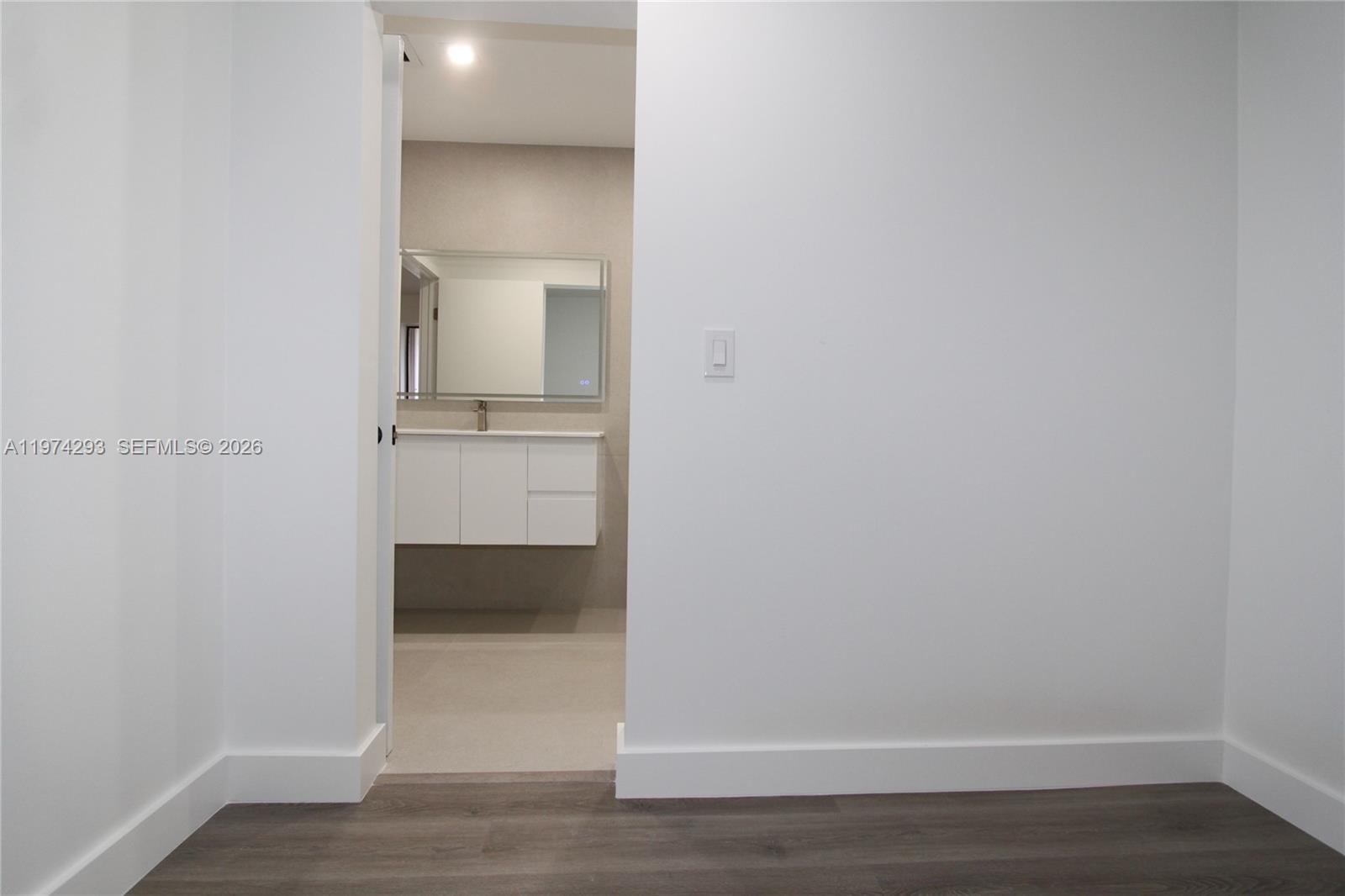 COUNTRY SEC 2 - Residential