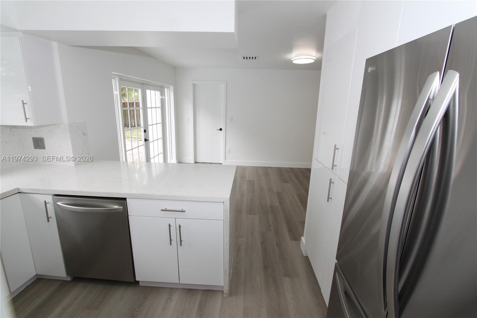 COUNTRY SEC 2 - Residential