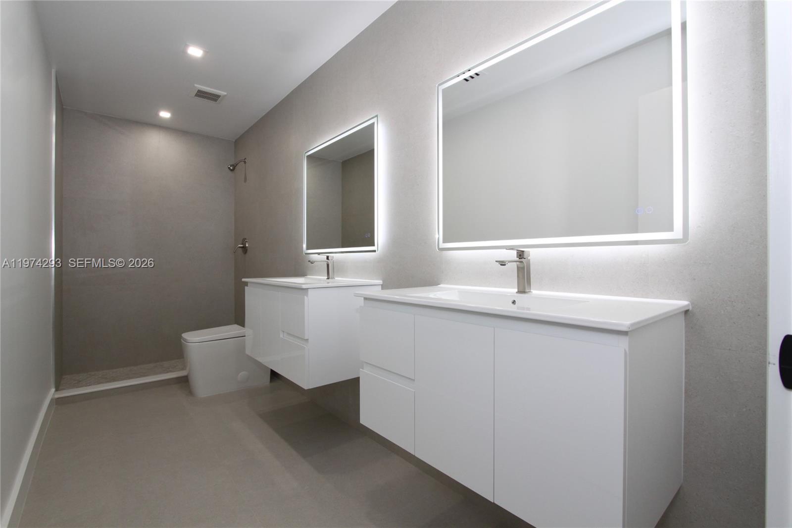 COUNTRY SEC 2 - Residential