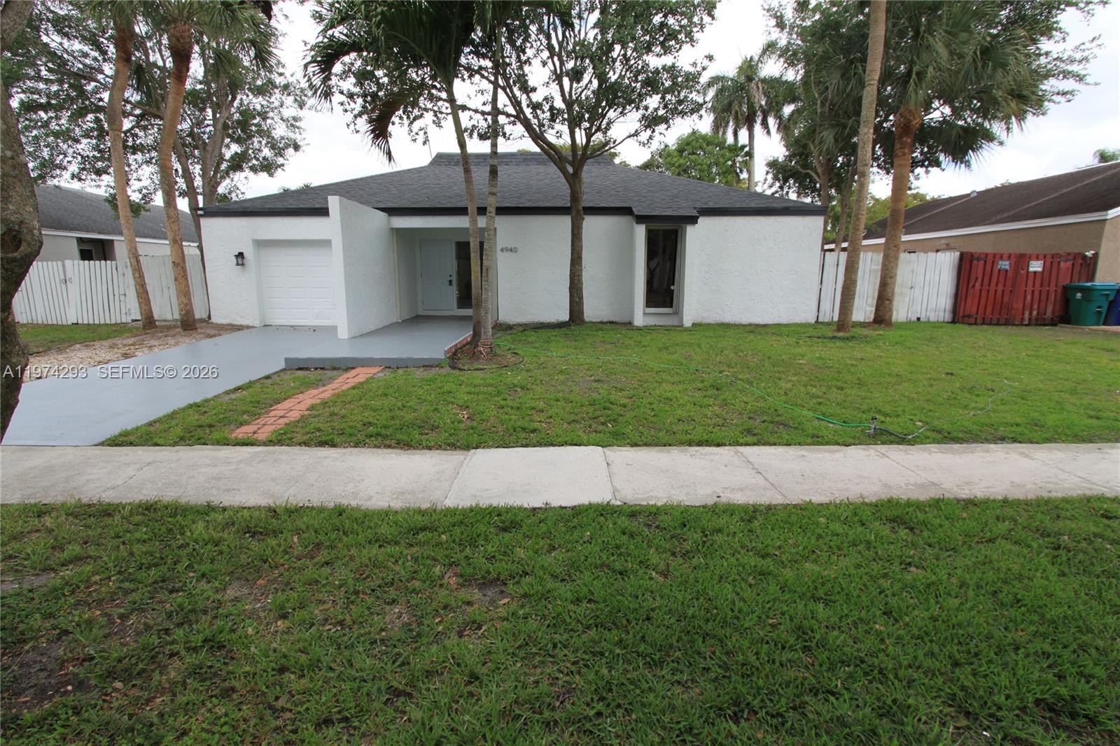 COUNTRY SEC 2 - Residential