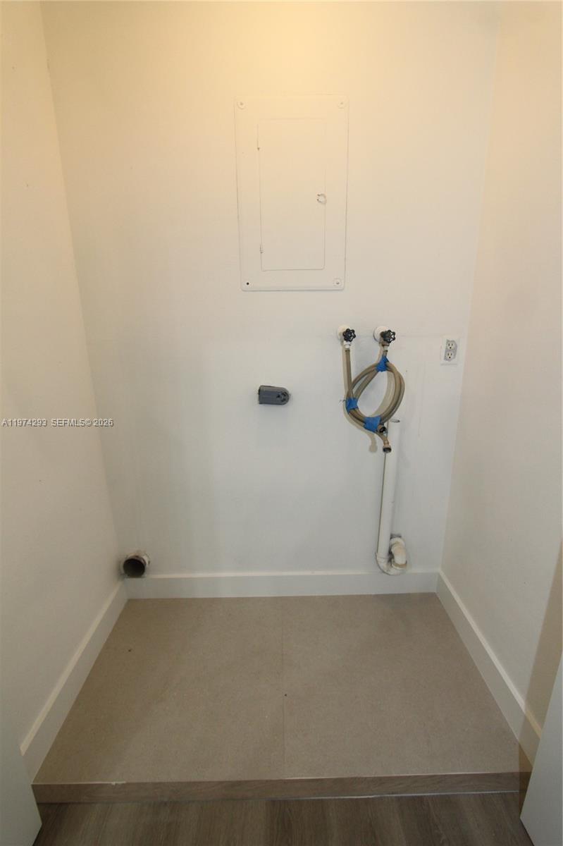 COUNTRY SEC 2 - Residential