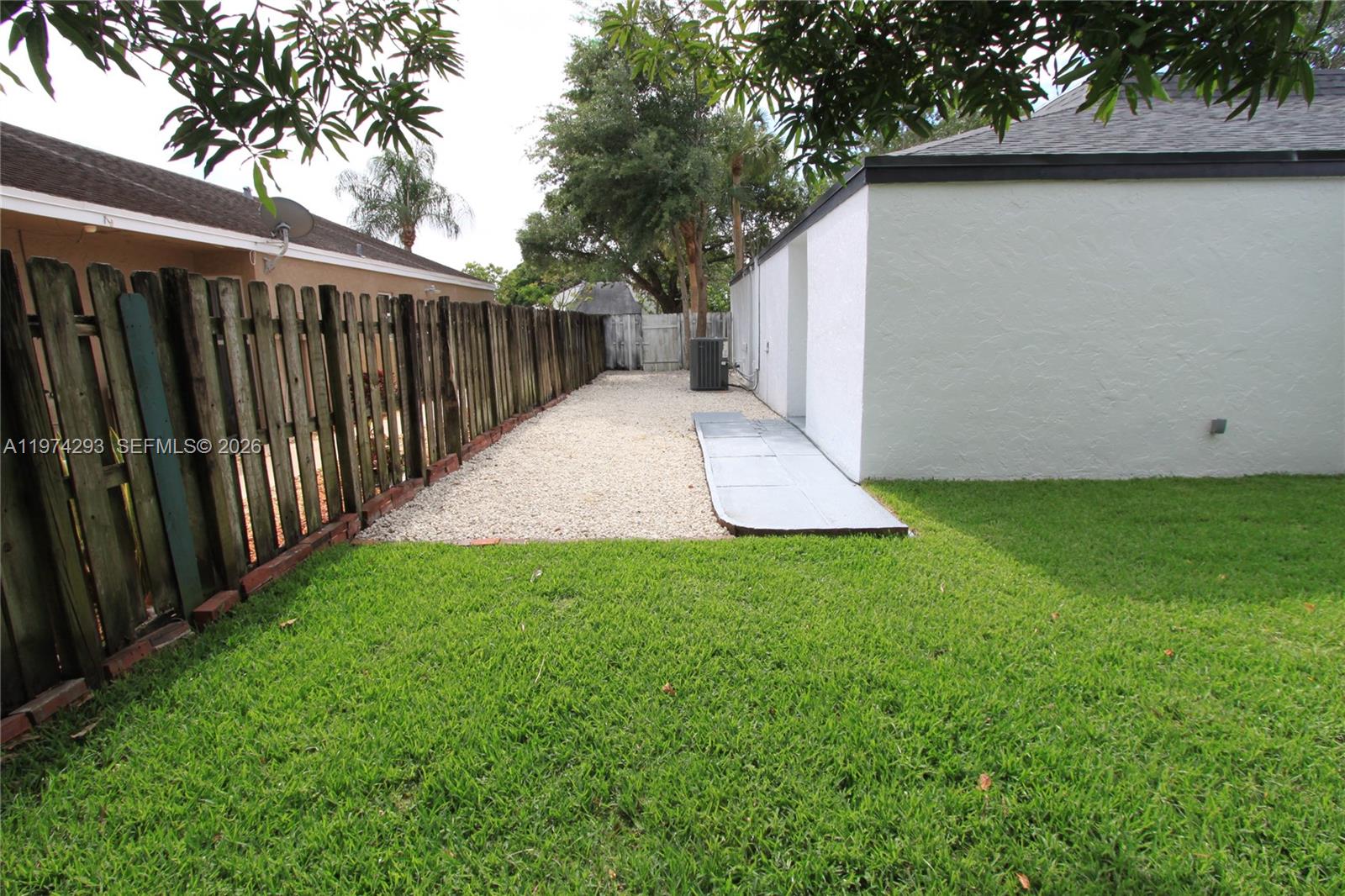 COUNTRY SEC 2 - Residential