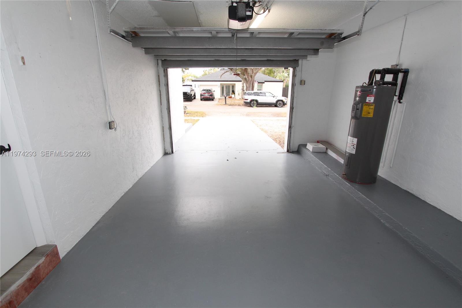 COUNTRY SEC 2 - Residential