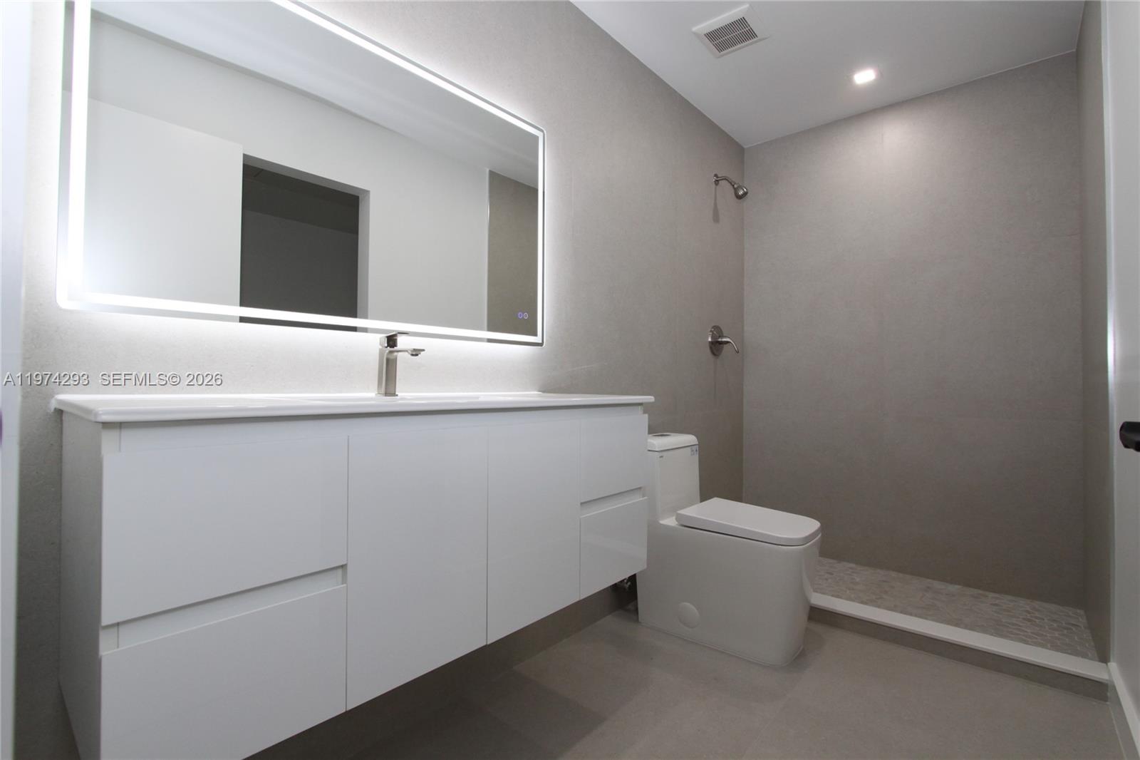 COUNTRY SEC 2 - Residential