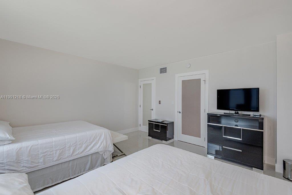 RONEY PALACE CONDO - Residential Lease