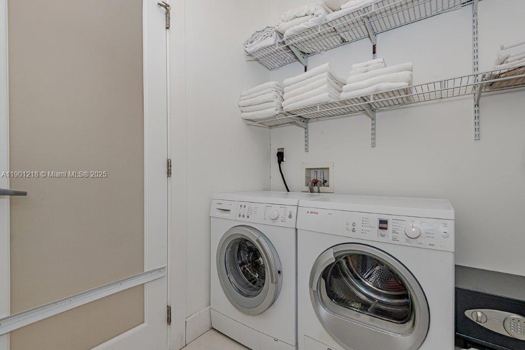 RONEY PALACE CONDO - Residential Lease