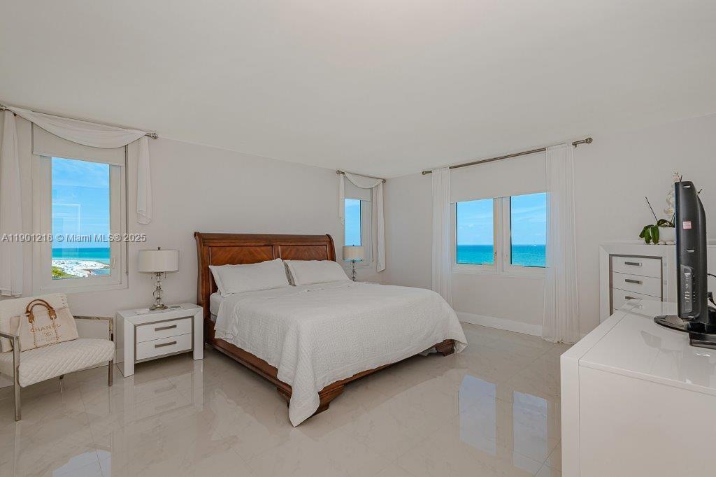 RONEY PALACE CONDO - Residential Lease