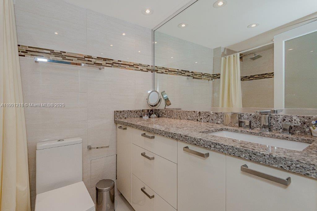 RONEY PALACE CONDO - Residential Lease