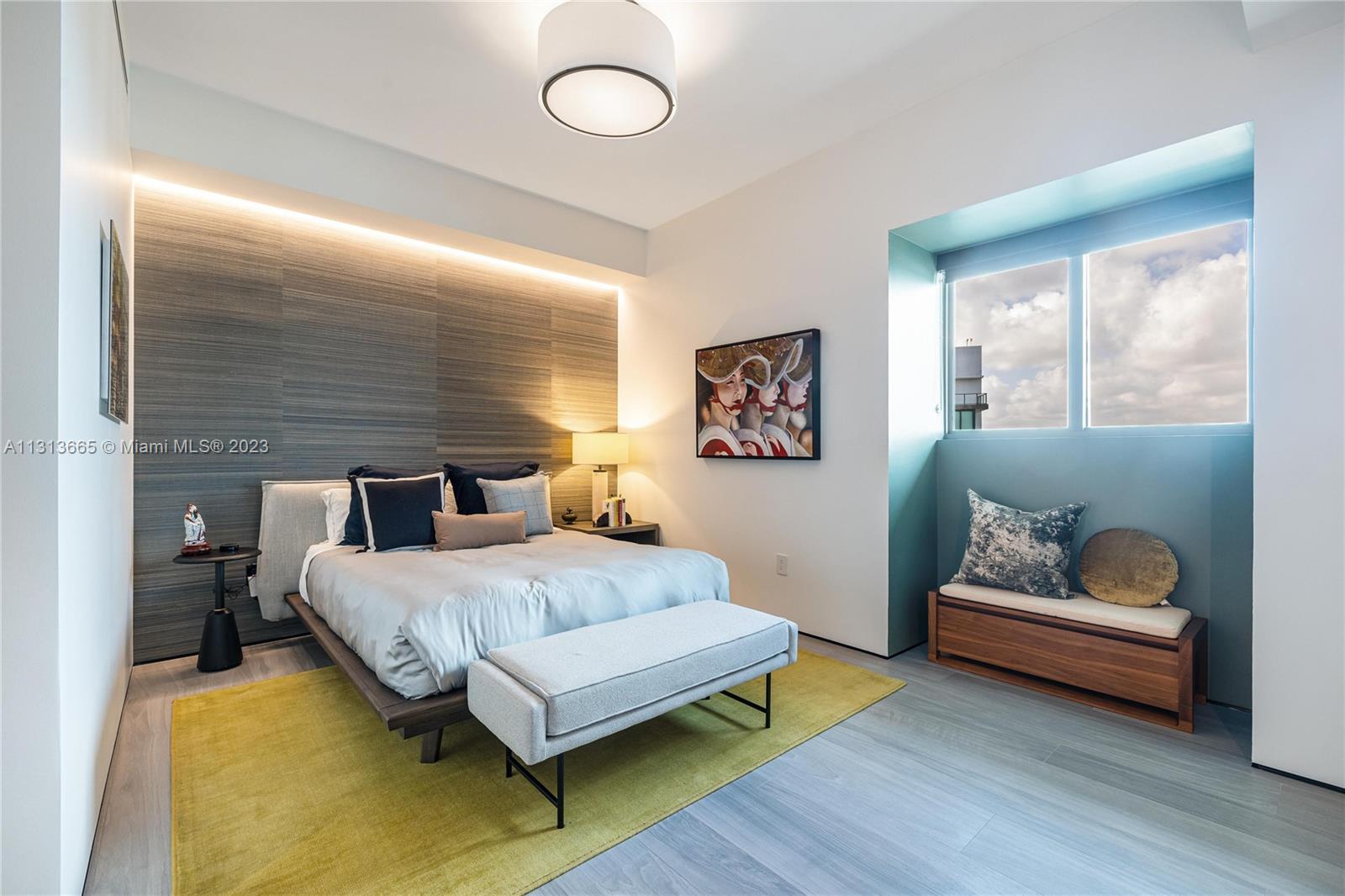 ONE PARAISO CONDO - Residential