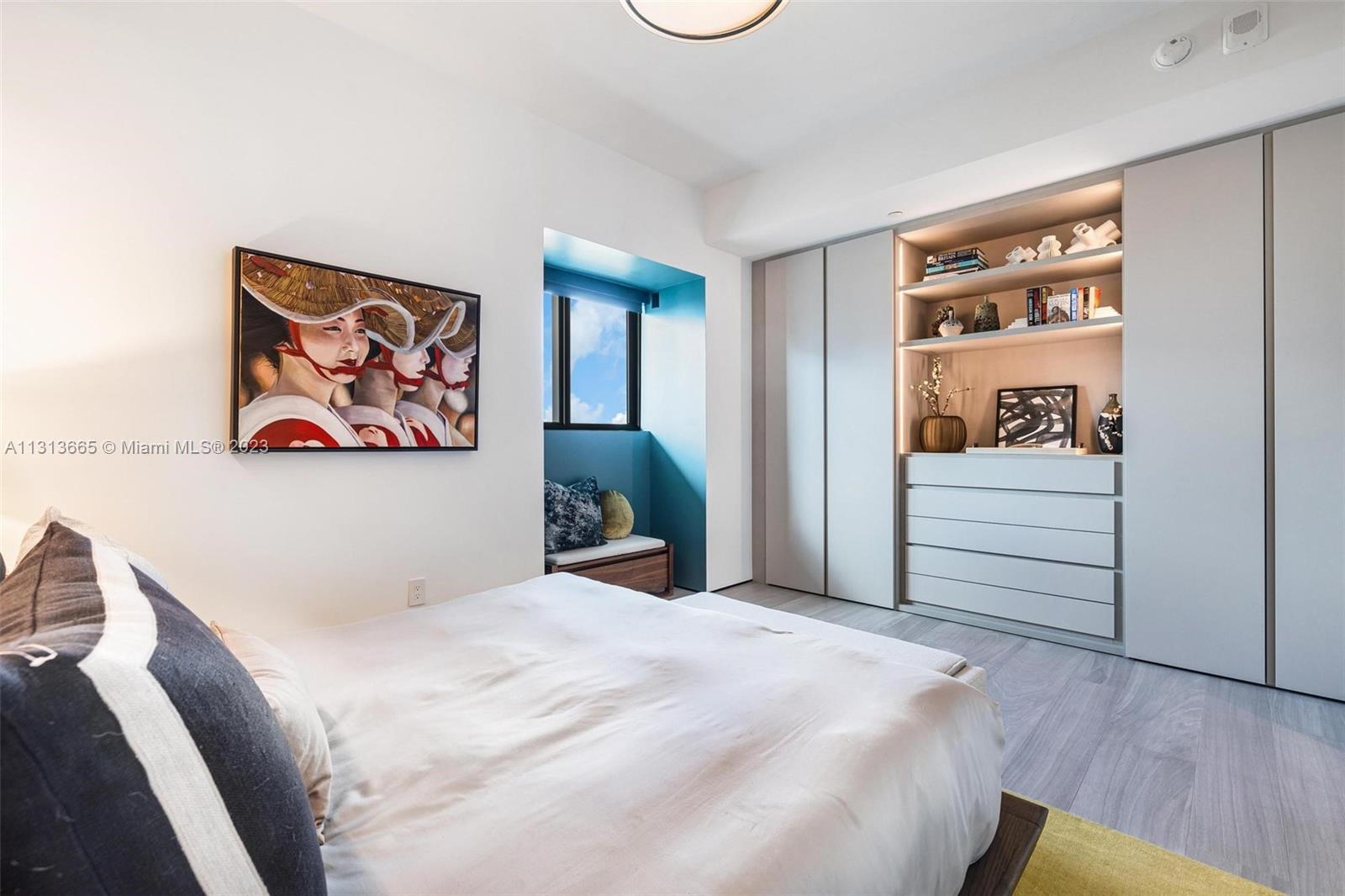 ONE PARAISO CONDO - Residential