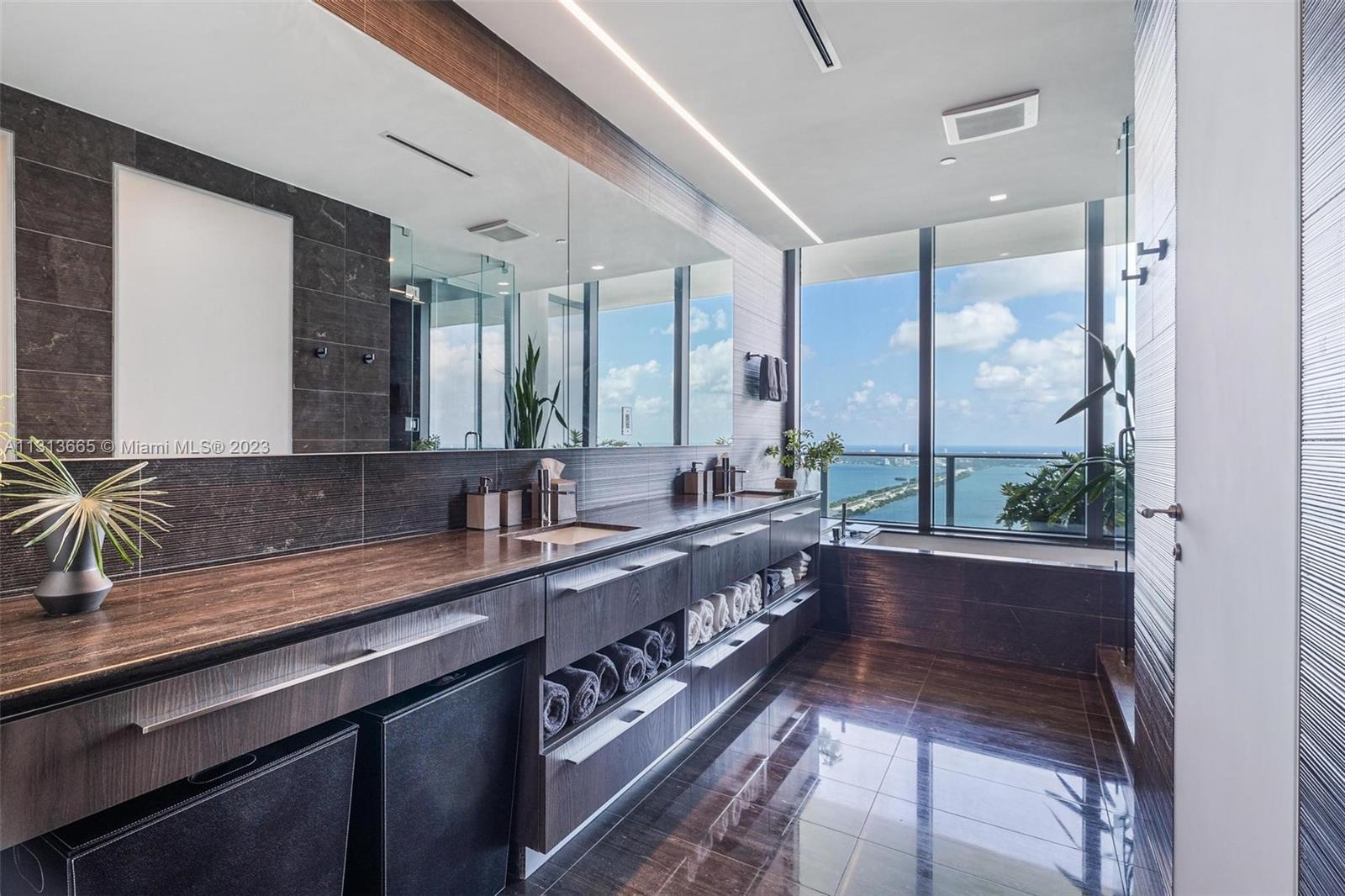 ONE PARAISO CONDO - Residential