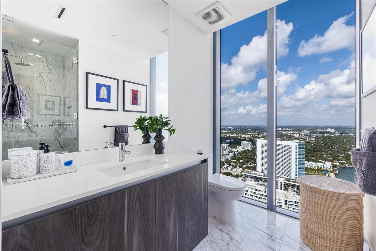 ONE PARAISO CONDO - Residential