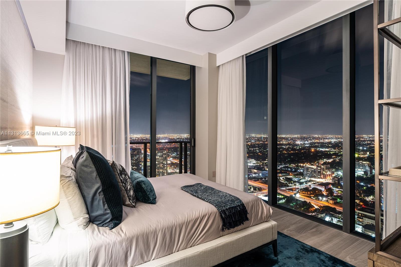 ONE PARAISO CONDO - Residential